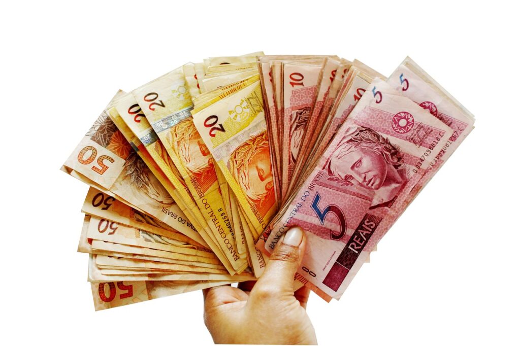 ballots, money, real, note, brazilian currency, brazil, fifty reals, currency, income, wage, finances, brazilian reais, one hundred reais, ten reais, money image, money picture, five reais, holding, hand holding money, money, money, money, money, money, income