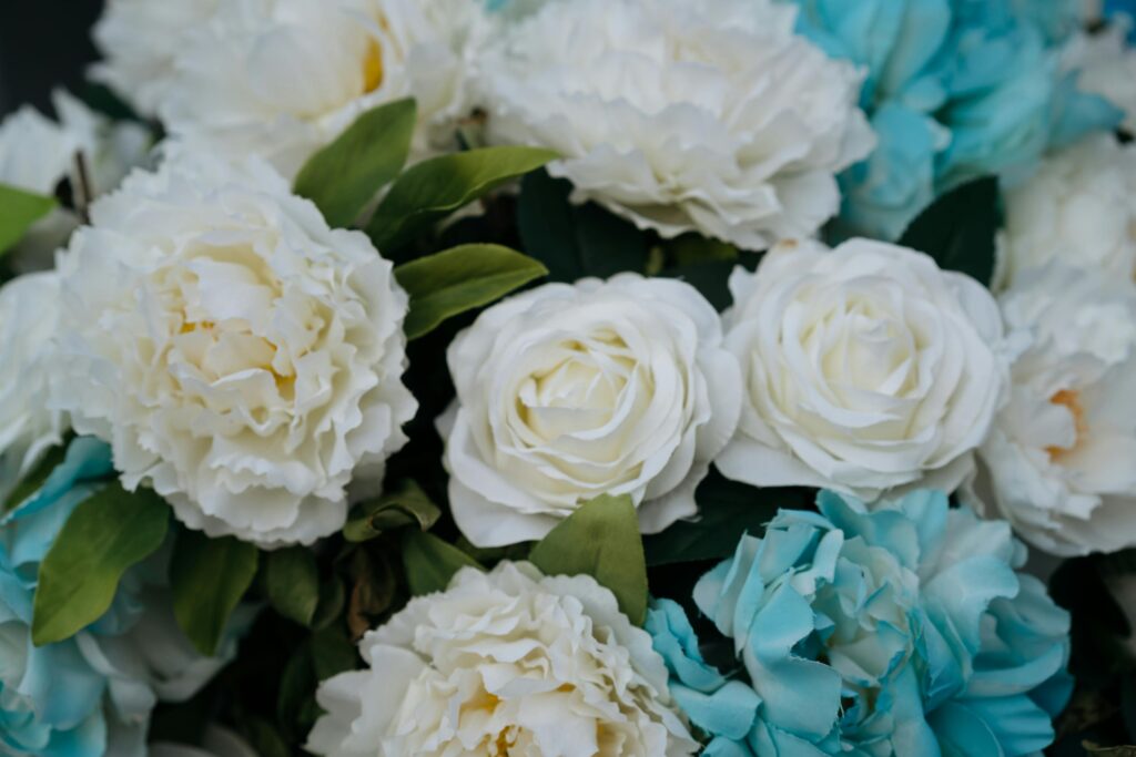 A vibrant bouquet of white and blue roses, perfect for weddings or special occasions.